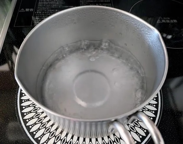 沸騰後に火を止めたスープの様子（撮影：grapeフード編集部）