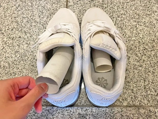 捨てるはずの『トイレットペーパーの芯』を再利用! 0円で作れるスニーカー用消臭剤