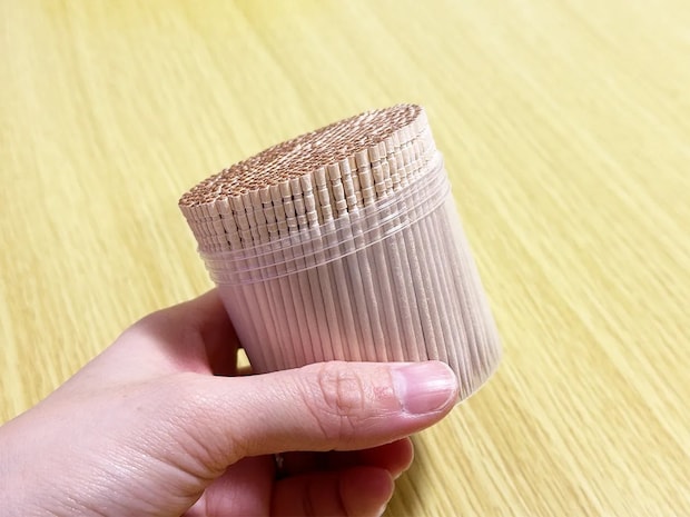 5秒で完成！　爪楊枝が倒れても散らばらない方法に「絶対にやる」