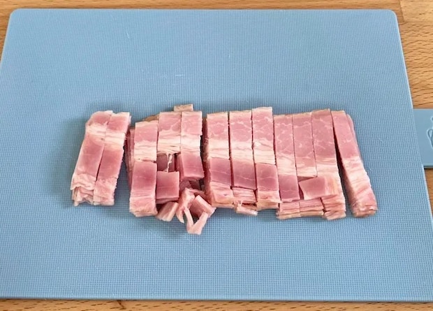 カットしたベーコンの写真（撮影：grapeフード編集部）