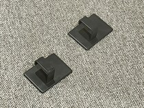 スリコ550円で2個入り！　『マグネットフック』をデスク整理に活用