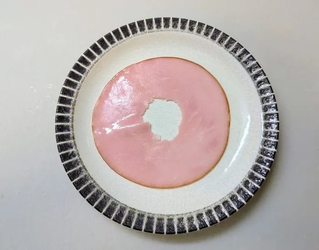 穴を開けたハム（撮影：grapeフード編集部）