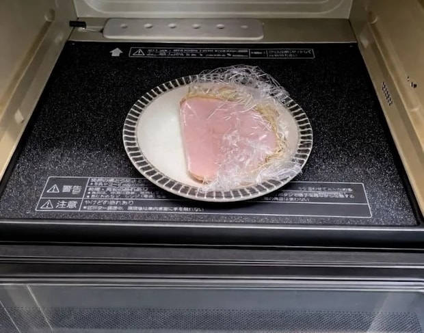 電子レンジで加熱した様子（撮影：grapeフード編集部）