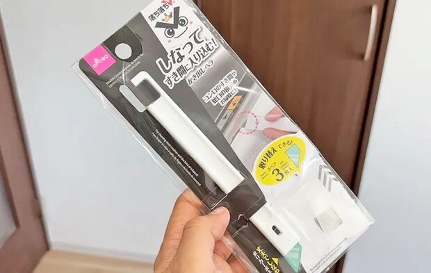 『ダイソー しなる隙間ヘラ』の写真（撮影：キジカク）