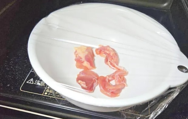 『レンジとプチッと鍋で茶わん蒸し』を作る写真（撮影：キジカク）