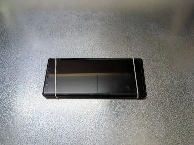 スマホの両端に輪ゴムを巻くと？　スマホの裏技に「もっと早く知りたかった」