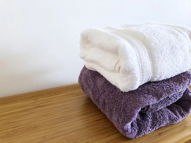 ピンチハンガーに『ジグザグ』に留めると？　バスタオルを素早く乾かす裏技【干し方術4選】