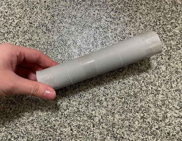 お菓子の箱で作った芯の写真（撮影：grapeライフハック編集部）