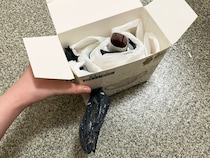 マスクの空き箱が『ビニール袋』のホルダーに！　ティッシュのように引き出して使える収納術