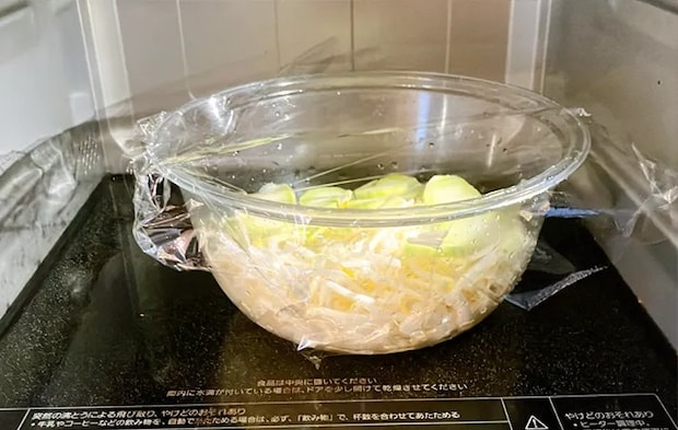 電子レンジに入れた写真（撮影：エニママ）