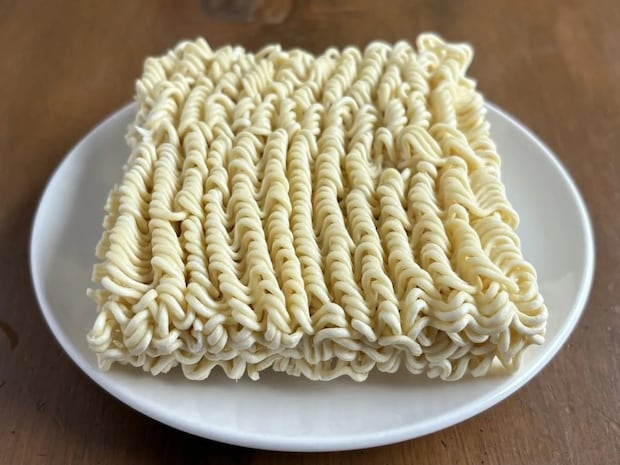 お湯が沸かせない時に試して！　インスタント麺の思わぬ食べ方に「え、まさか」「天才だわ」【防災の知恵4選】