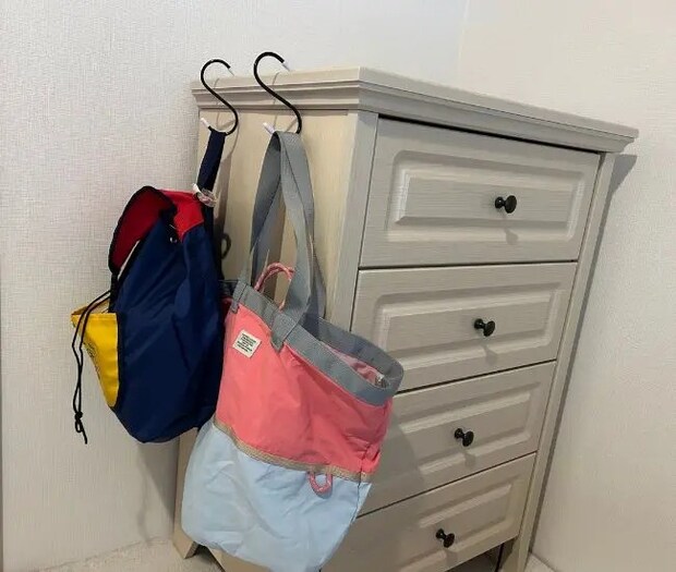 バッグを掛け終わった様子（撮影：grapeライフハック編集部）