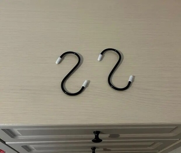 2つのS字フック（撮影：grapeライフハック編集部）