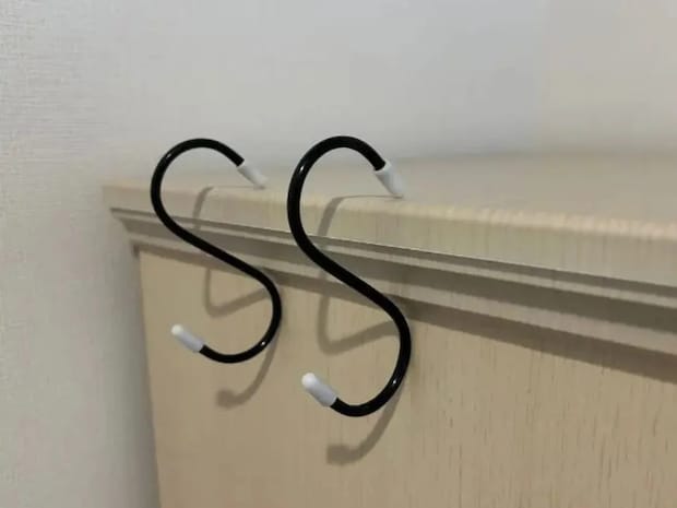 『バッグは床置きしません』　簡単な浮かせる収納術に「目からウロコ」「コレは便利」