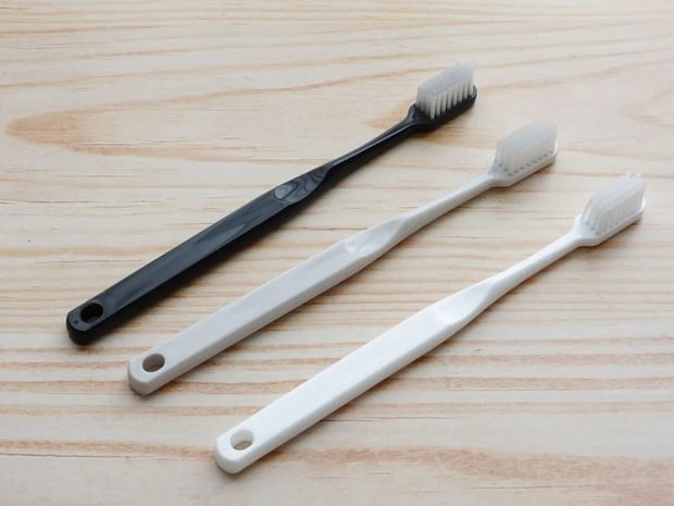 「専用ケースはもう買わない」　歯ブラシの持ち運び術に「めっちゃ便利」「すぐやる」【持ち運びの裏技4選】