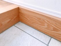 玄関のきれいを保つには？　100均アイテムの活用術に「そういうことか」「賢い」【掃除術4選】