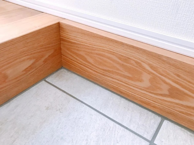 玄関のきれいを保つには？　100均アイテムの活用術に「そういうことか」「賢い」【掃除術4選】