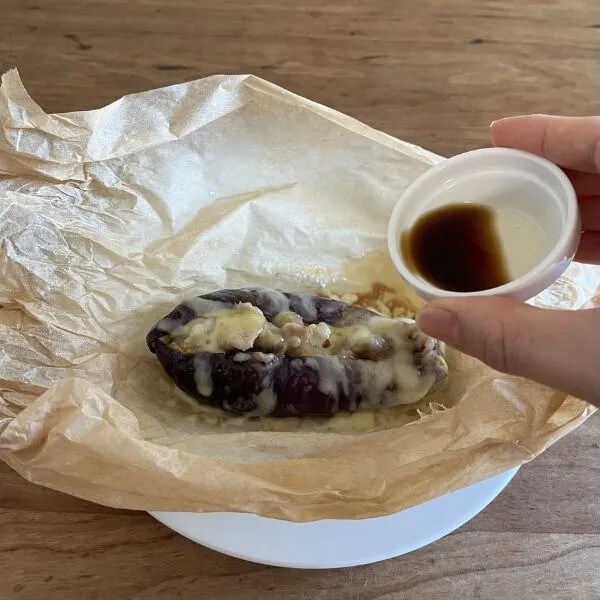 完成したナスドッグ（撮影：grapeフード編集部）