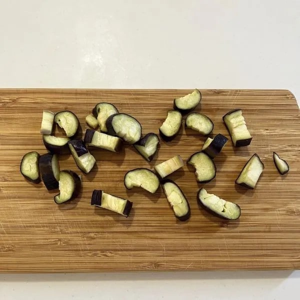 味噌汁に入れたナス（撮影：grapeフード編集部）