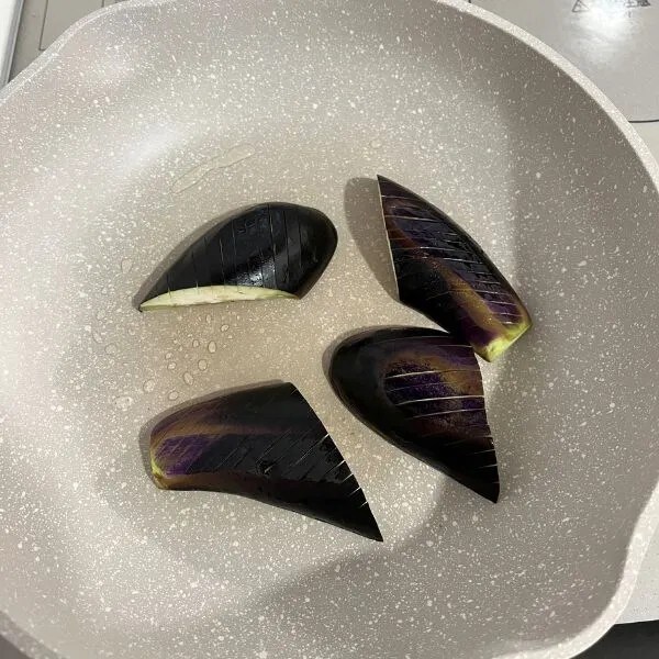 焼いたナス（撮影：grapeフード編集部）