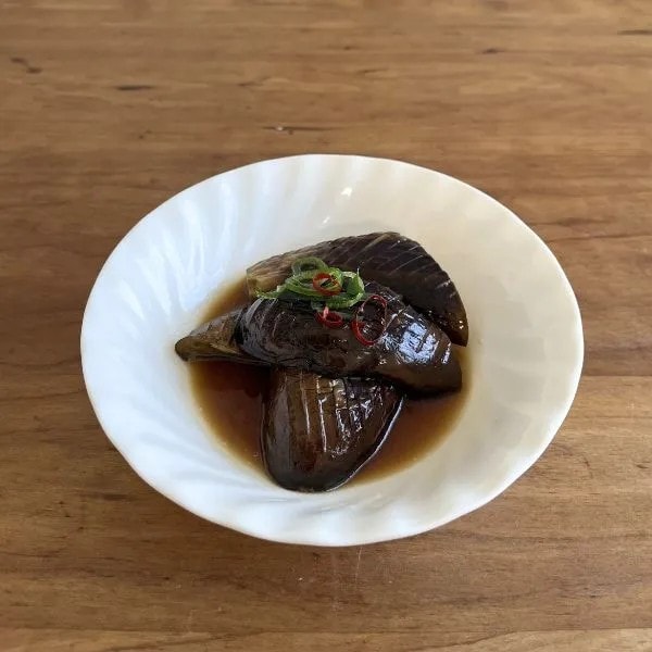 完成したナス料理（撮影：grapeフード編集部）