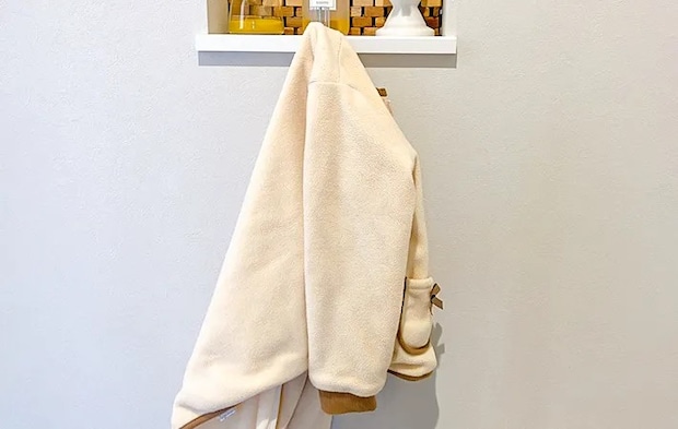 子供の上着をかけた写真（撮影：エニママ）