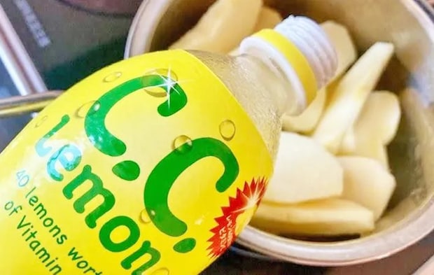 『リンゴのC.C.レモン煮』を作る写真（撮影：エニママ）
