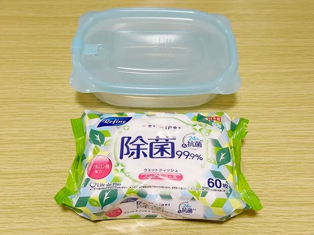 ウェットシートと保存容器の画像（撮影：grapeライフハック編集部）
