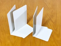 重ねたブックエンドを『調味料棚』にセット　スッキリ収納が叶うワザに「棚が見違えた！」