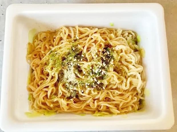 いつもの食感と全然違う! ペヤングを鍋でゆでて作る「まるで生麺」な焼きそばアレンジ