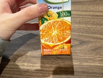 輪ゴムをストローに巻きつけて？　お花見中もストローを落とす心配なしの活用法