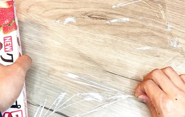 『ラップでアクセサリーを持ち運ぶ方法』の写真（撮影：キジカク）