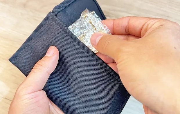 『ラップでアクセサリーを持ち運ぶ方法』の写真（撮影：キジカク）