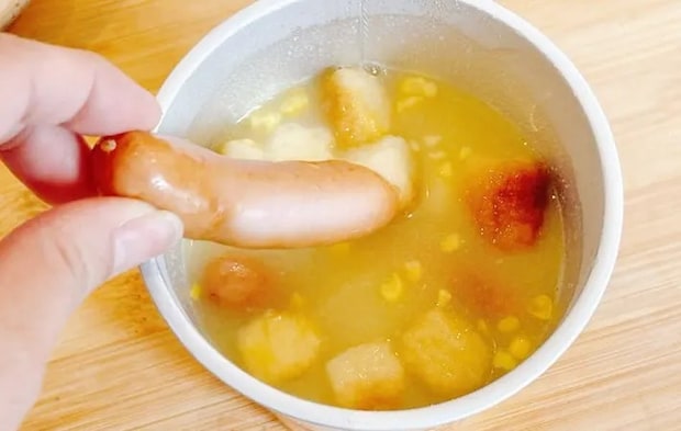 『なんちゃってーズフォンデュ』を作る写真（撮影：キジカク）