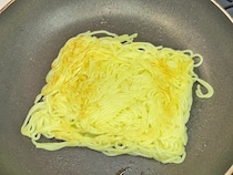 普通に作るより好きかも…　袋麺の思わぬ焼き方に「こんなに違う味になるのか！」