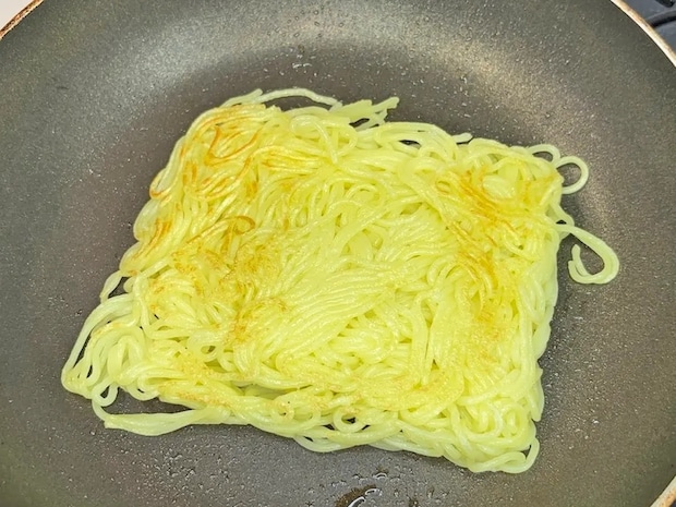 普通に作るより好きかも…　袋麺の思わぬ焼き方に「こんなに違う味になるのか！」