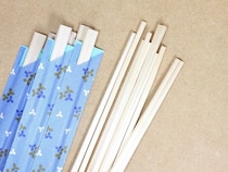 割り箸がトイレ掃除で大活躍！　頑固な汚れの落とし方に「スッキリした」「試します」【掃除のコツ4選】