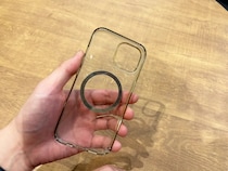 【検証】3年間未清掃のスマホを検査！　カバーの内側を顕微鏡で見てみたら…？