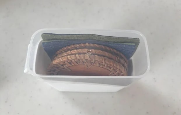 コースターを入れて蓋を閉めた画像（撮影：エニママ）