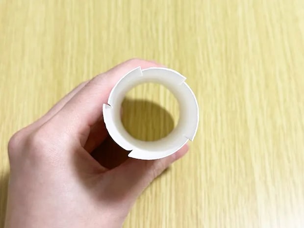 トイレットペーパーの芯をカットした画像（撮影：grapeライフハック編集部）