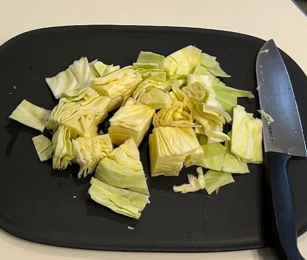 下半分のキャベツを切った様子（撮影：grapeフード編集部）
