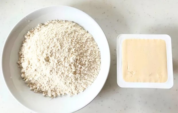 ホットケーキミックスと豆腐の画像（撮影：エニママ）