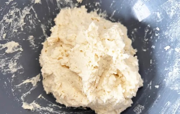 豆腐とホットケーキミックスを混ぜて粉っぽさがなくなったもの（撮影：エニママ）