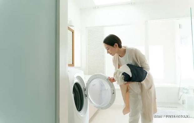 『洗濯をする女性』の写真