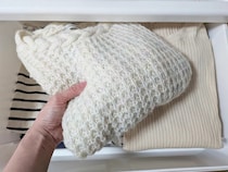 「冬服をしまう前にやって」　洗濯のプロが教える！来年もきれいに着るコツ