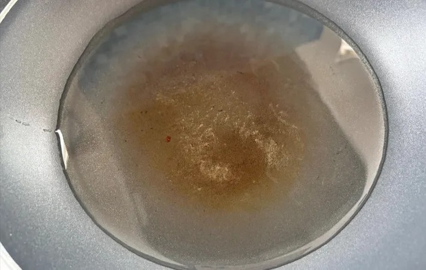 フライパンで油を熱している画像（撮影：エニママ）