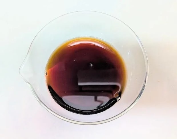 調味料を混ぜる様子（撮影：grapeフード編集部）