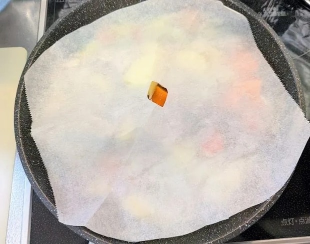 煮込んでいる様子（撮影：grapeフード編集部）