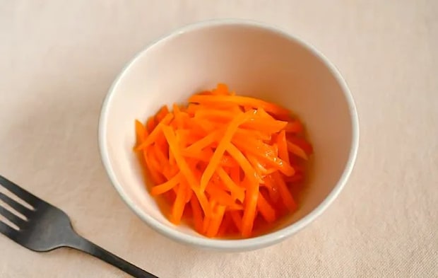 皮つきのニンジンサラダの写真（撮影：小泉明代）