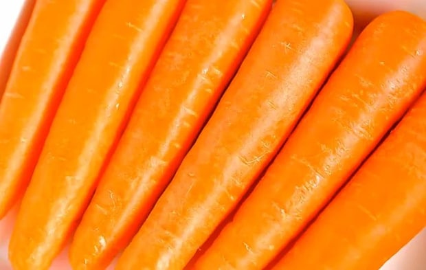 皮つきのニンジンの写真（撮影：小泉明代）